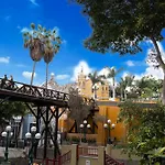 Vacation Escape - Elegant Barranco Stay Near Beach & Art