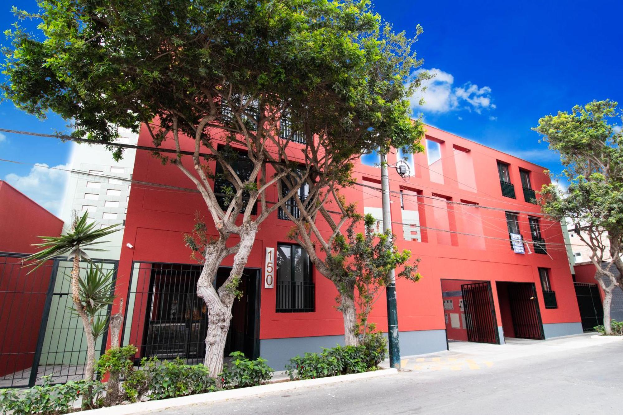 Apartment Vacation Escape - Elegant Barranco Stay Near Beach & Art *