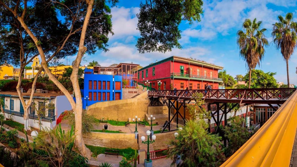 Apartment Vacation Escape - Elegant Barranco Stay Near Beach & Art