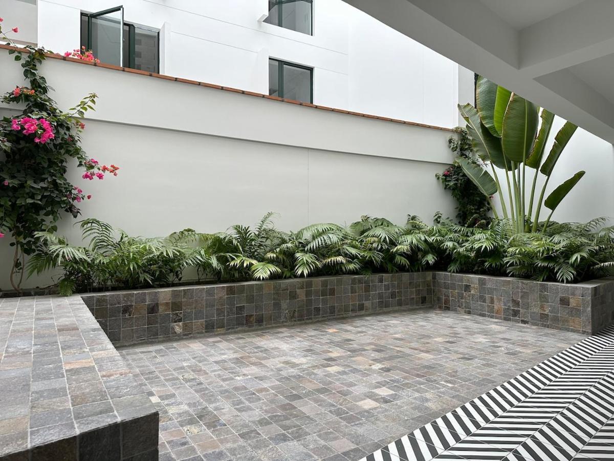 Apartment Vacation Escape - Elegant Barranco Stay Near Beach & Art *