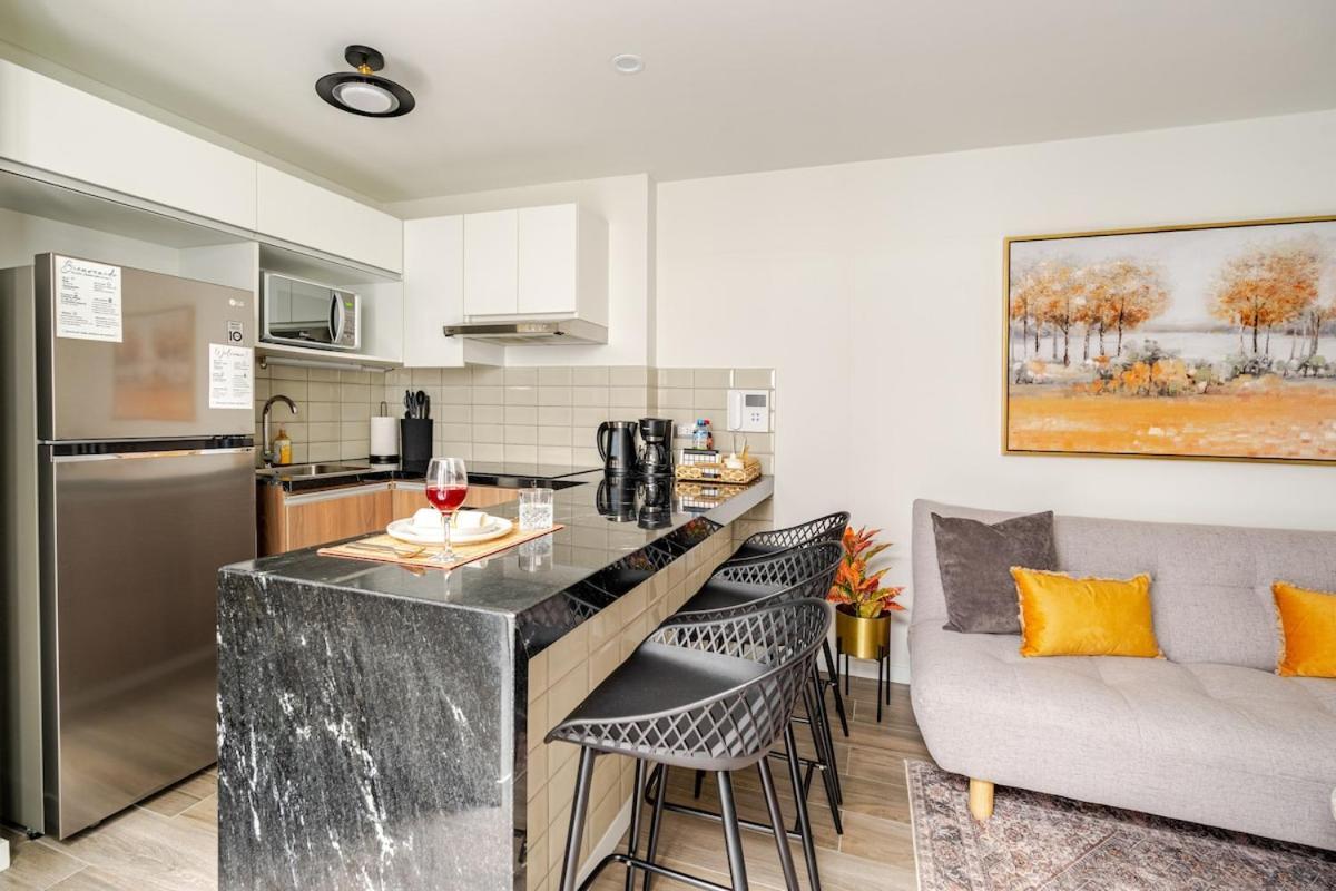 Apartment Vacation Escape - Elegant Barranco Stay Near Beach & Art Lima