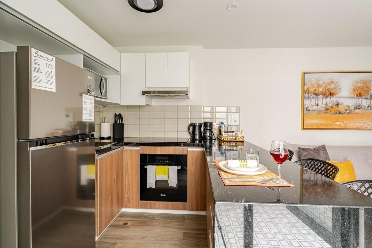 Apartment Vacation Escape - Elegant Barranco Stay Near Beach & Art