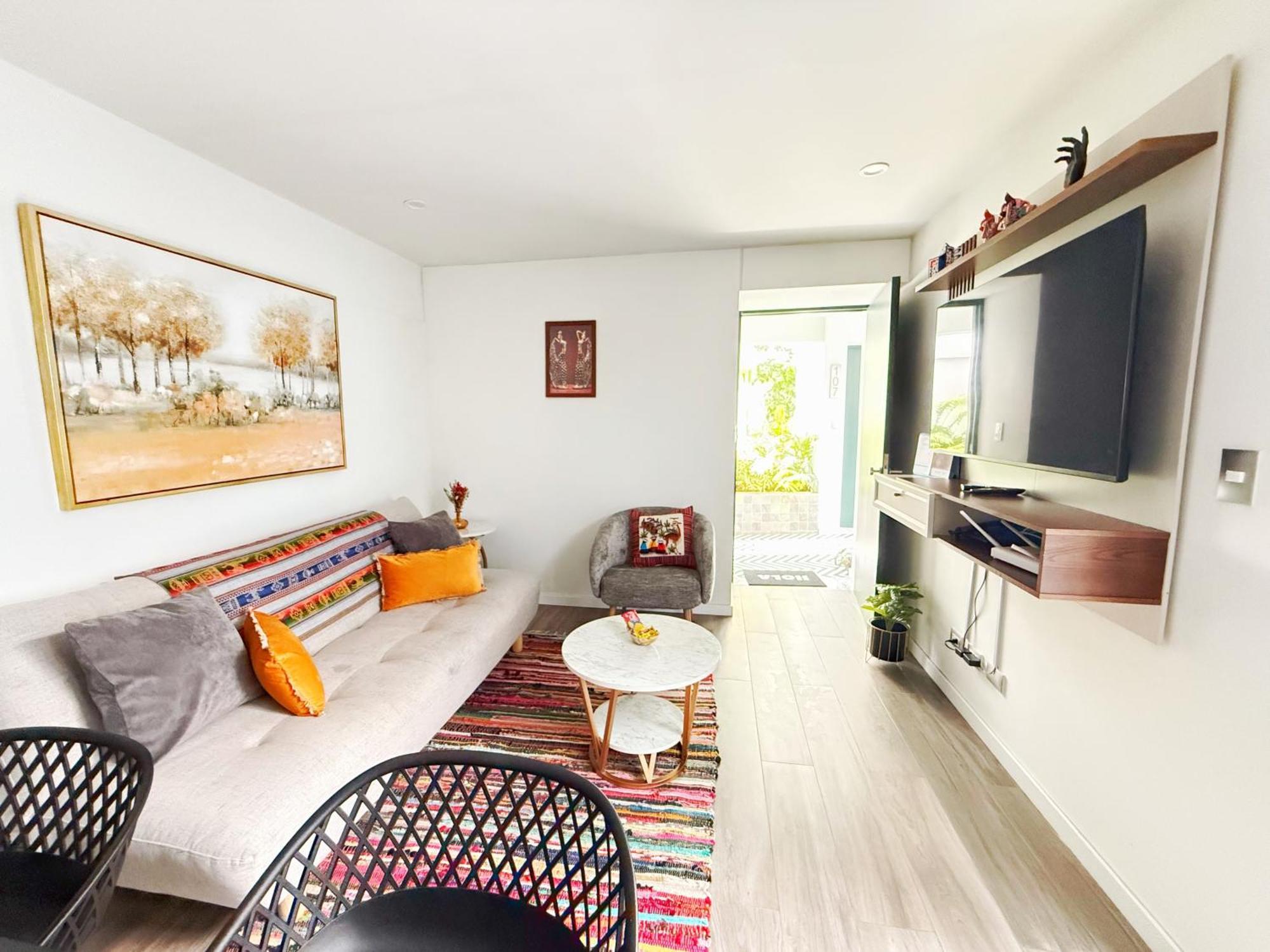 Vacation Escape - Elegant Barranco Stay Near Beach & Art Apartment